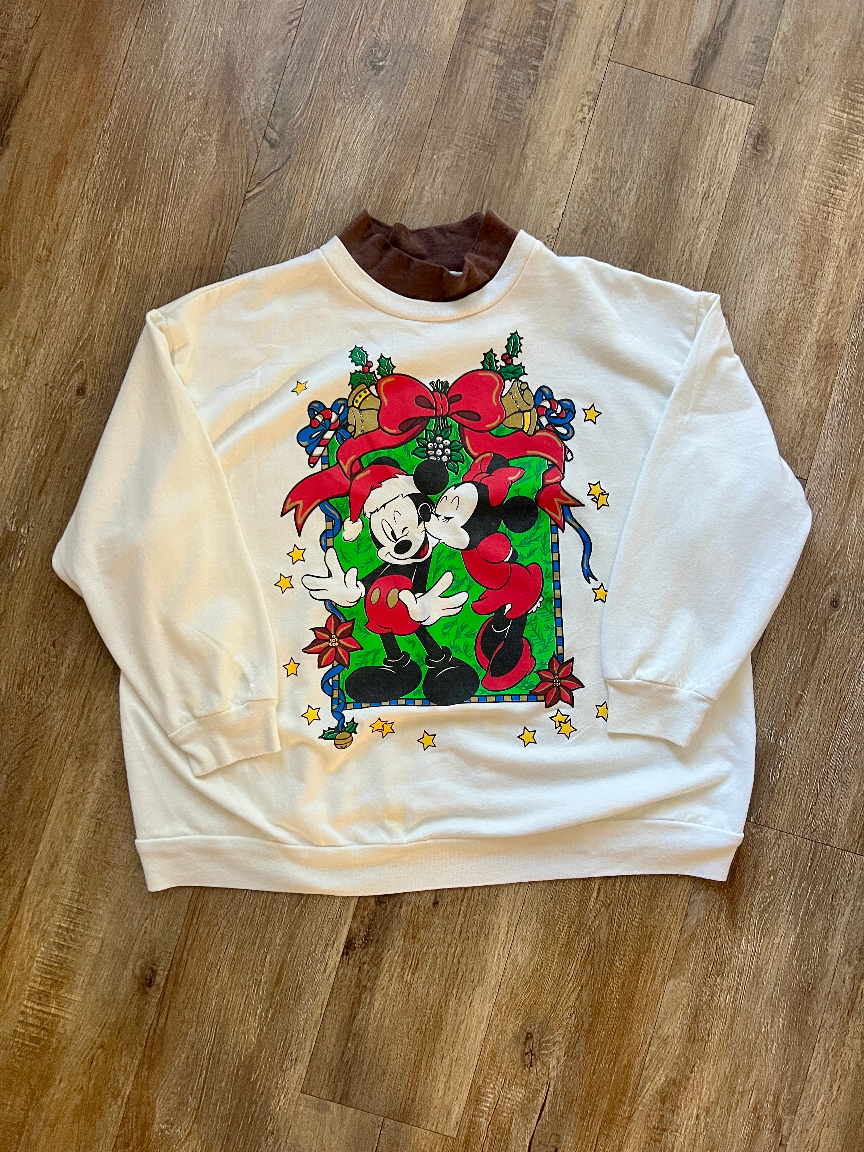 397 - White Mickey & Minnie Mistletoe Mock Neck Pullover - XL