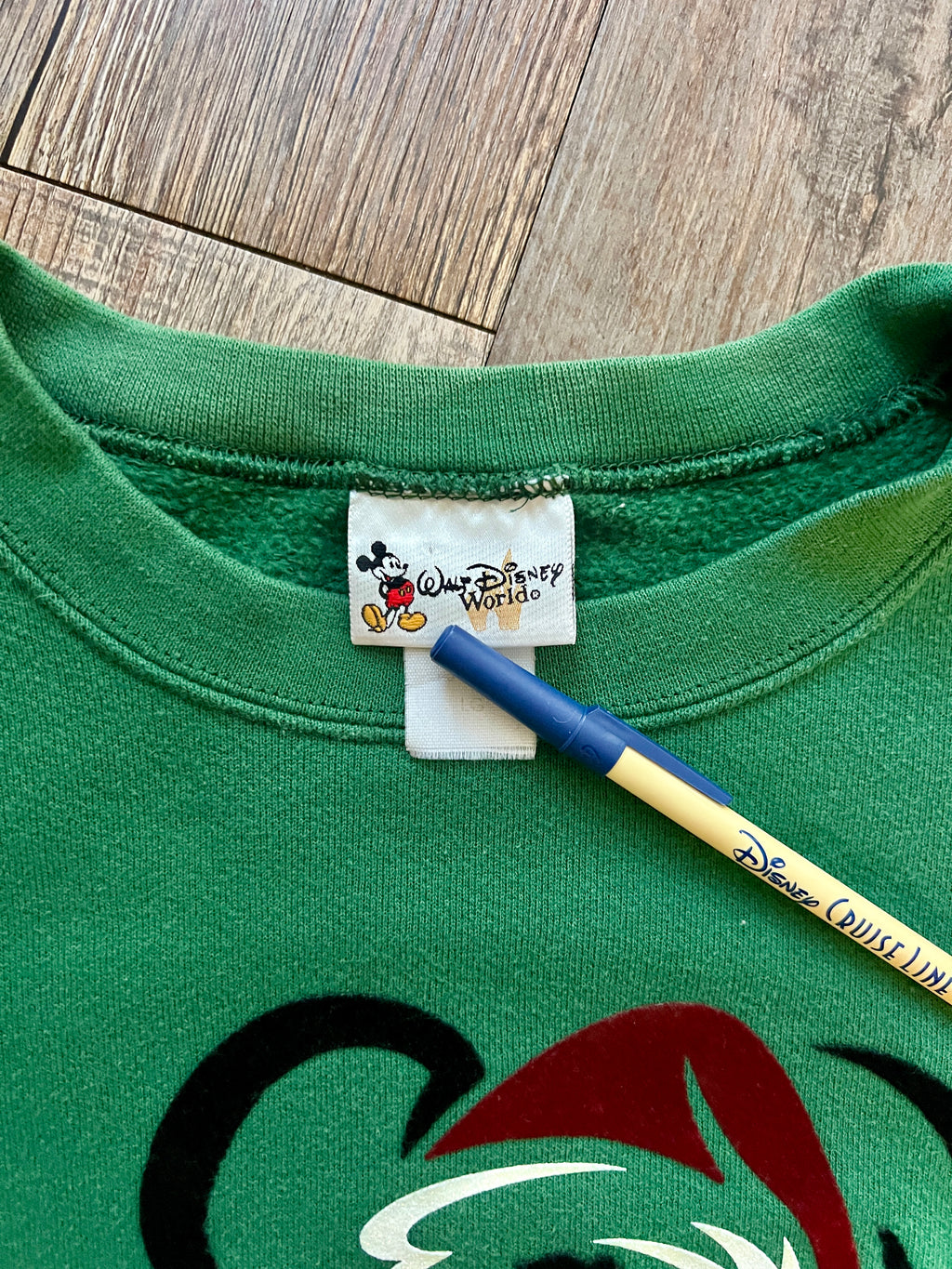 392 -Green Fuzzy Santa Mickey Hat WDW Logo Crewneck - XL