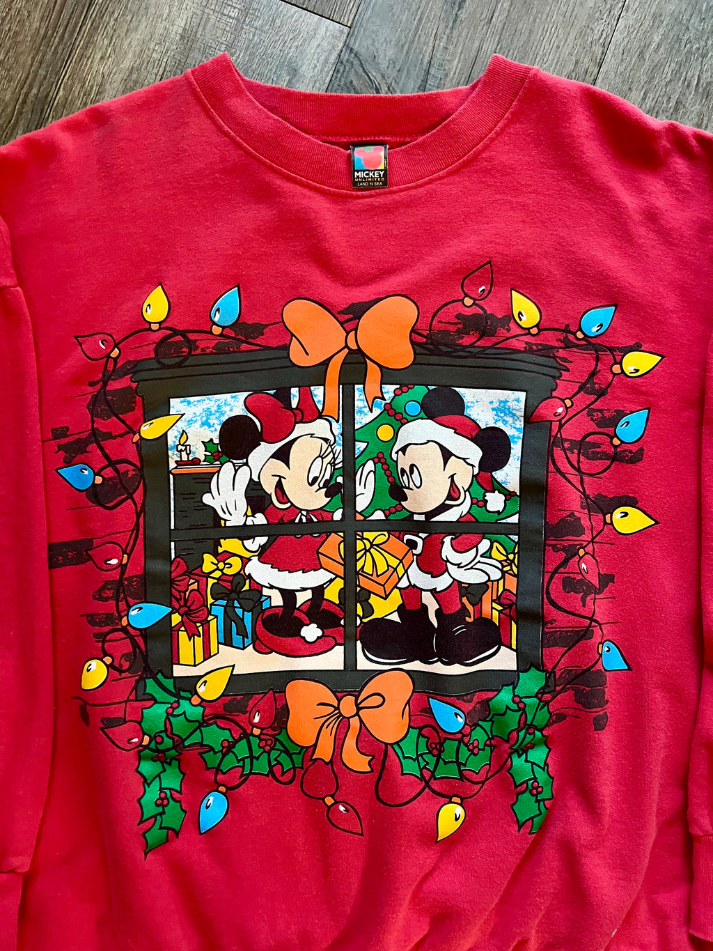 377 -Red Mickey & Minnie Window Christmas Lights Crewneck - XL