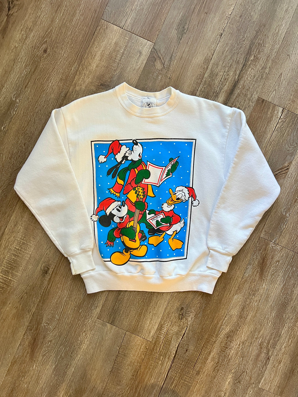 423 -White Mickey, Goofy, Donald Caroling in the Snow Crewneck - L