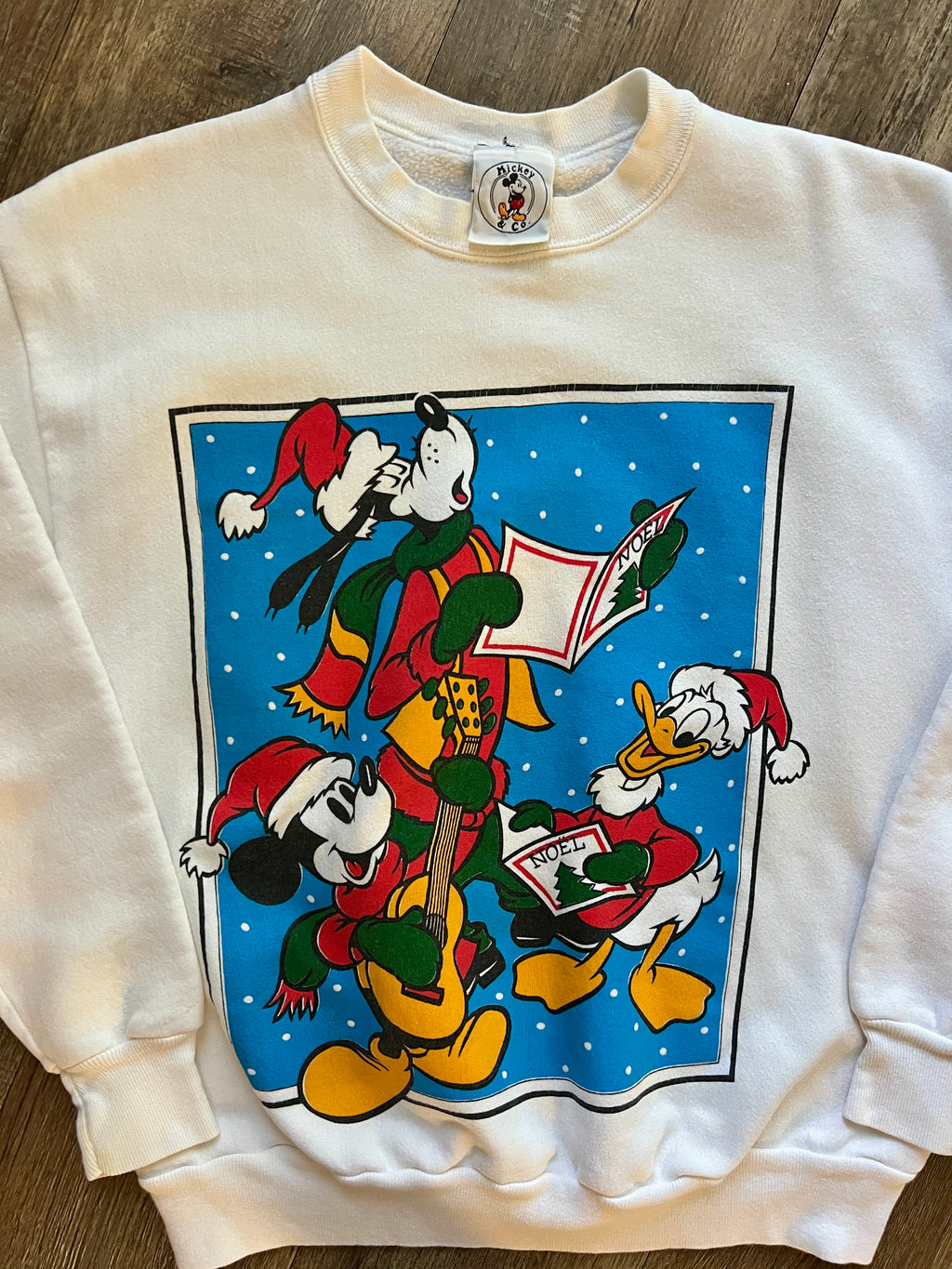 423 -White Mickey, Goofy, Donald Caroling in the Snow Crewneck - L