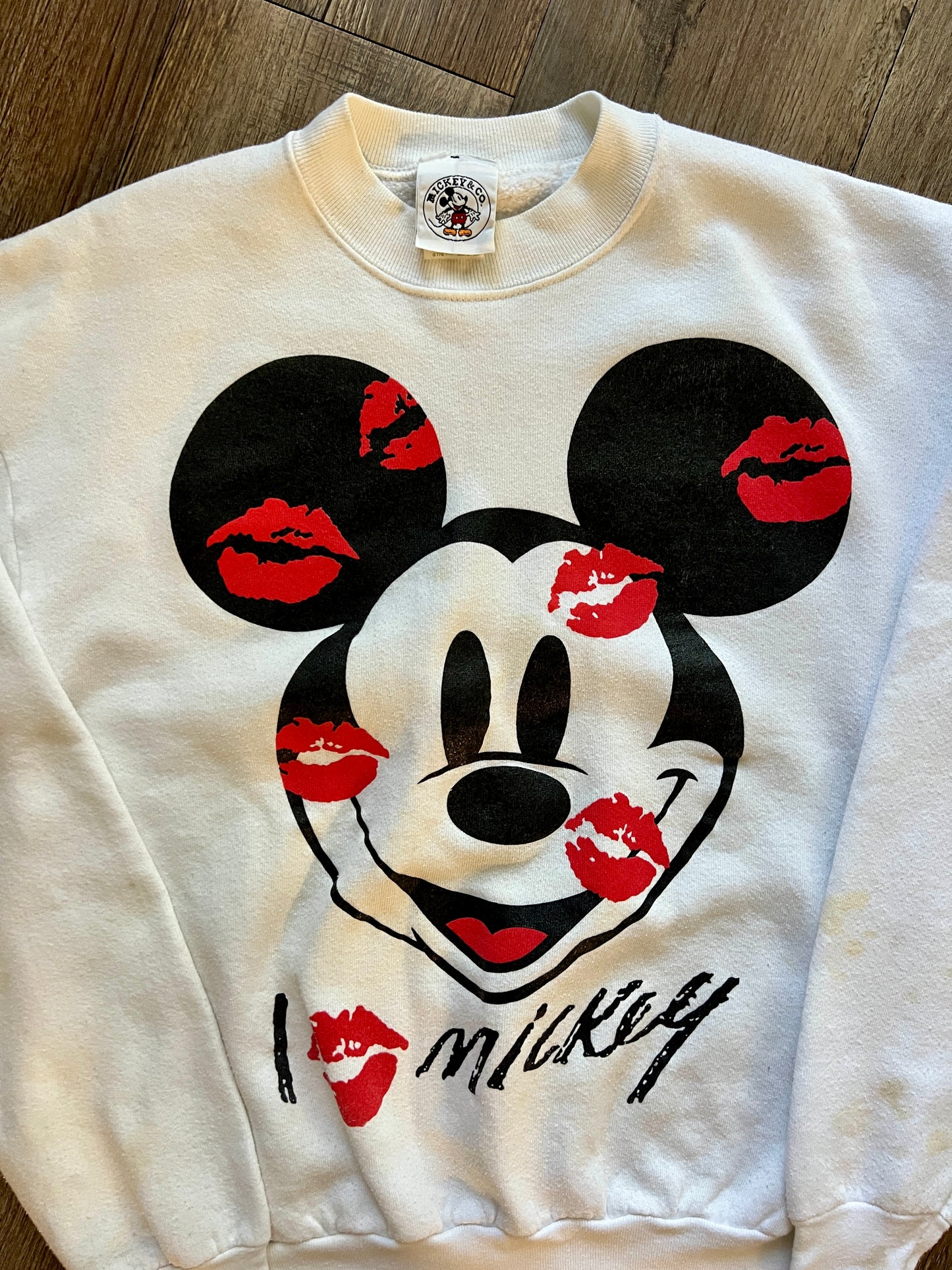 424 -White I ❤️ Mickey Kisses Crewneck - L