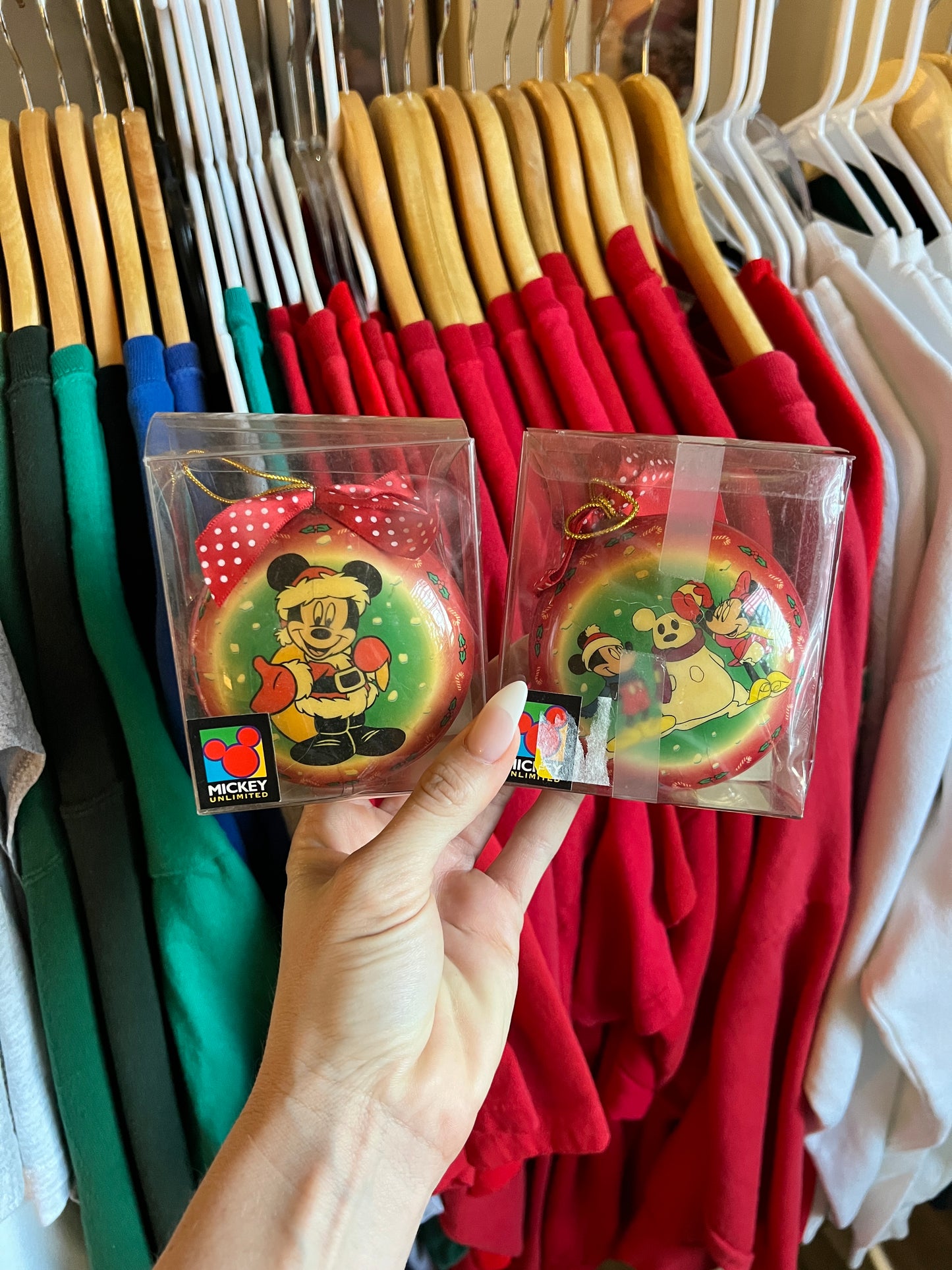 452 -Ice Skating Minnie Mickey Unlimited Ornament