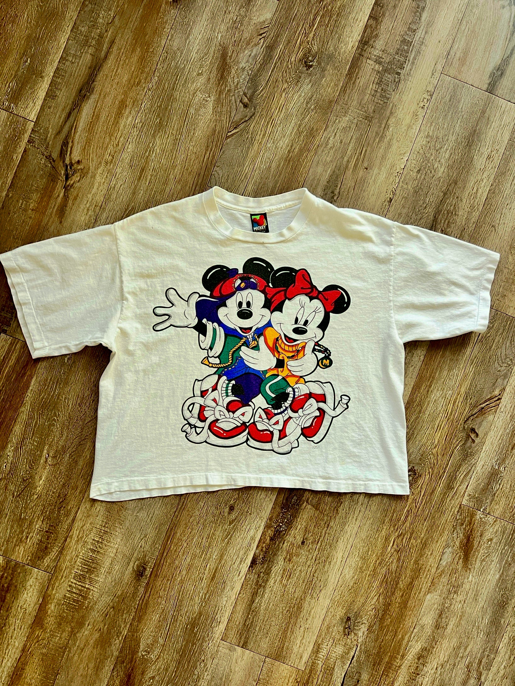 1035 -White Mickey & Minnie Hugging Mickey Unlimited Crop Tee - L