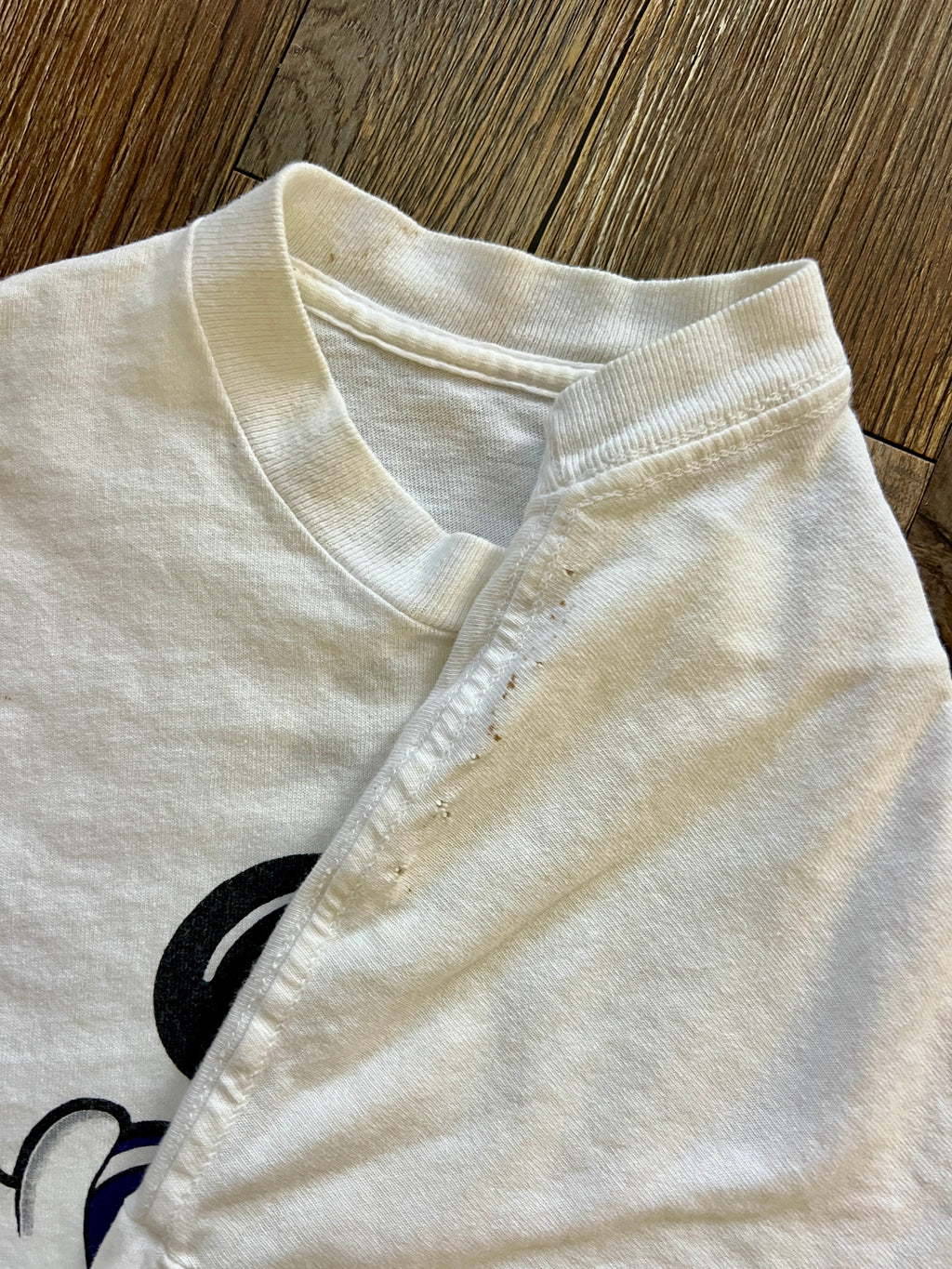 1035 -White Mickey & Minnie Hugging Mickey Unlimited Crop Tee - L