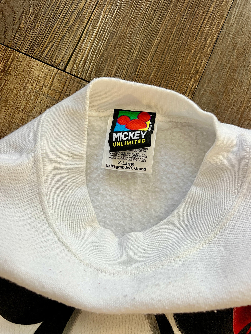 1041 -White Shy Mickey & Minnie Mickey Unlimited Crewneck - XL