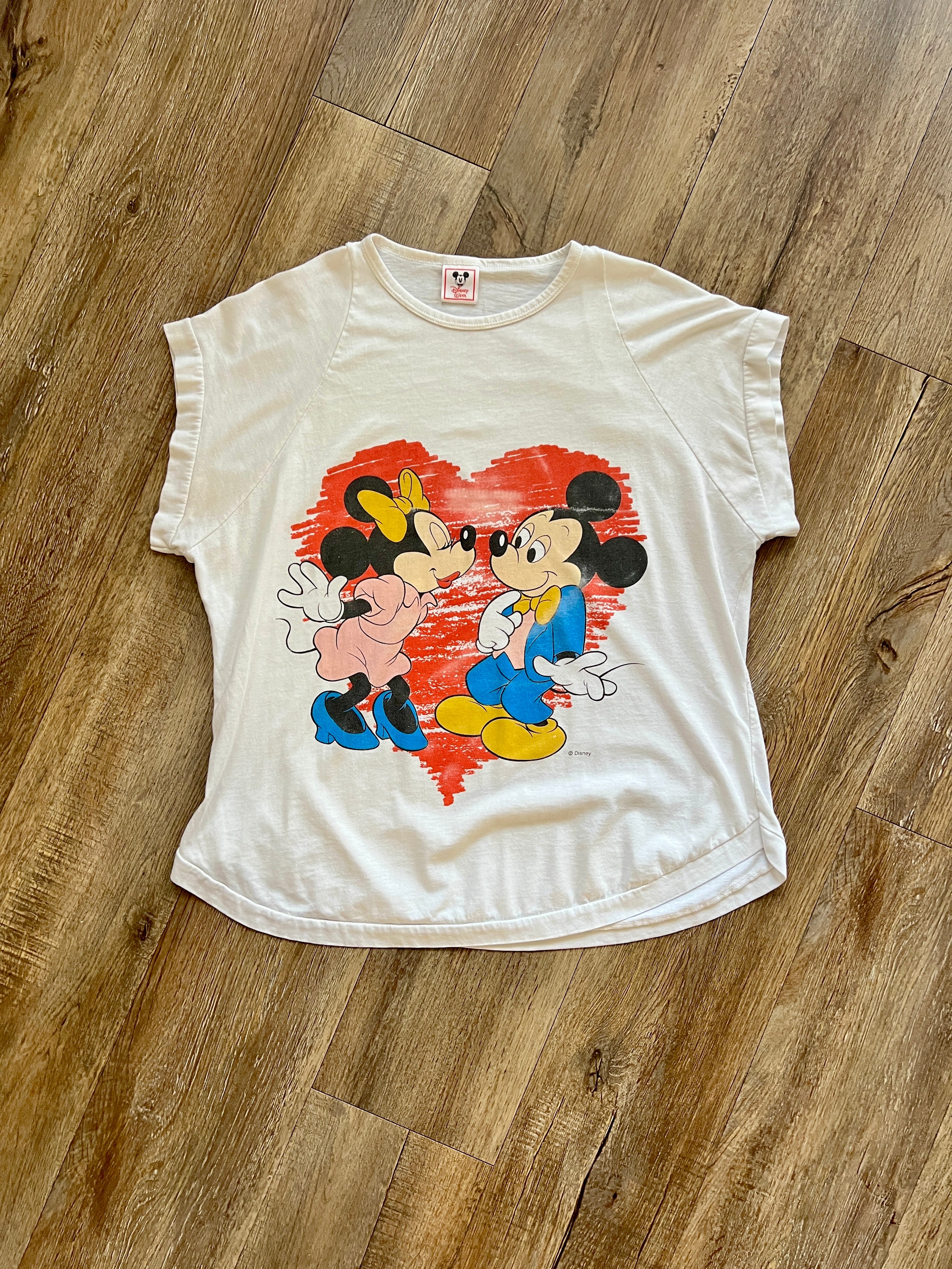 1053 -White Sketch Heart Minnie Kissing Mickey Disney Wear Shirt - L