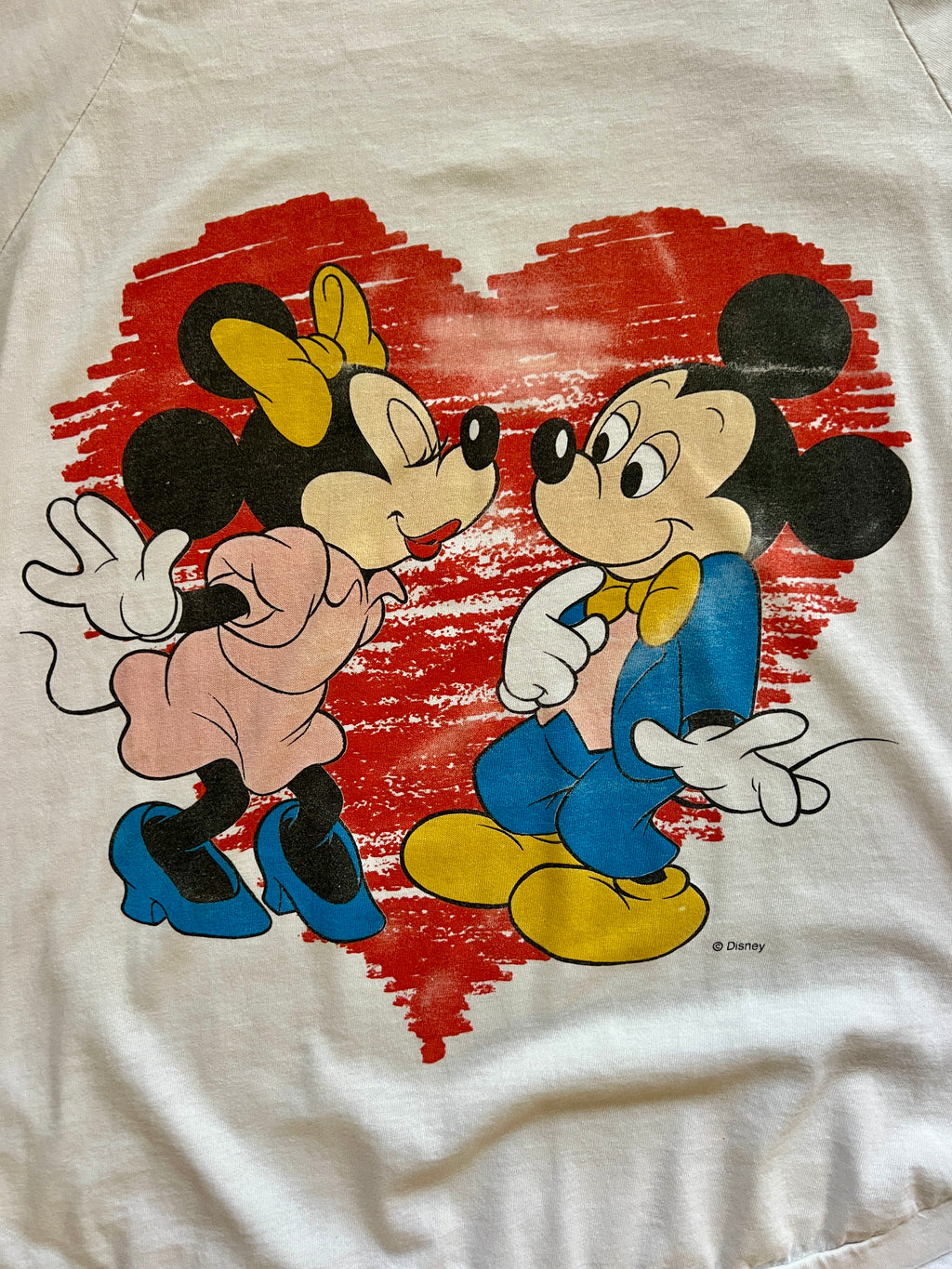 1053 -White Sketch Heart Minnie Kissing Mickey Disney Wear Shirt - L