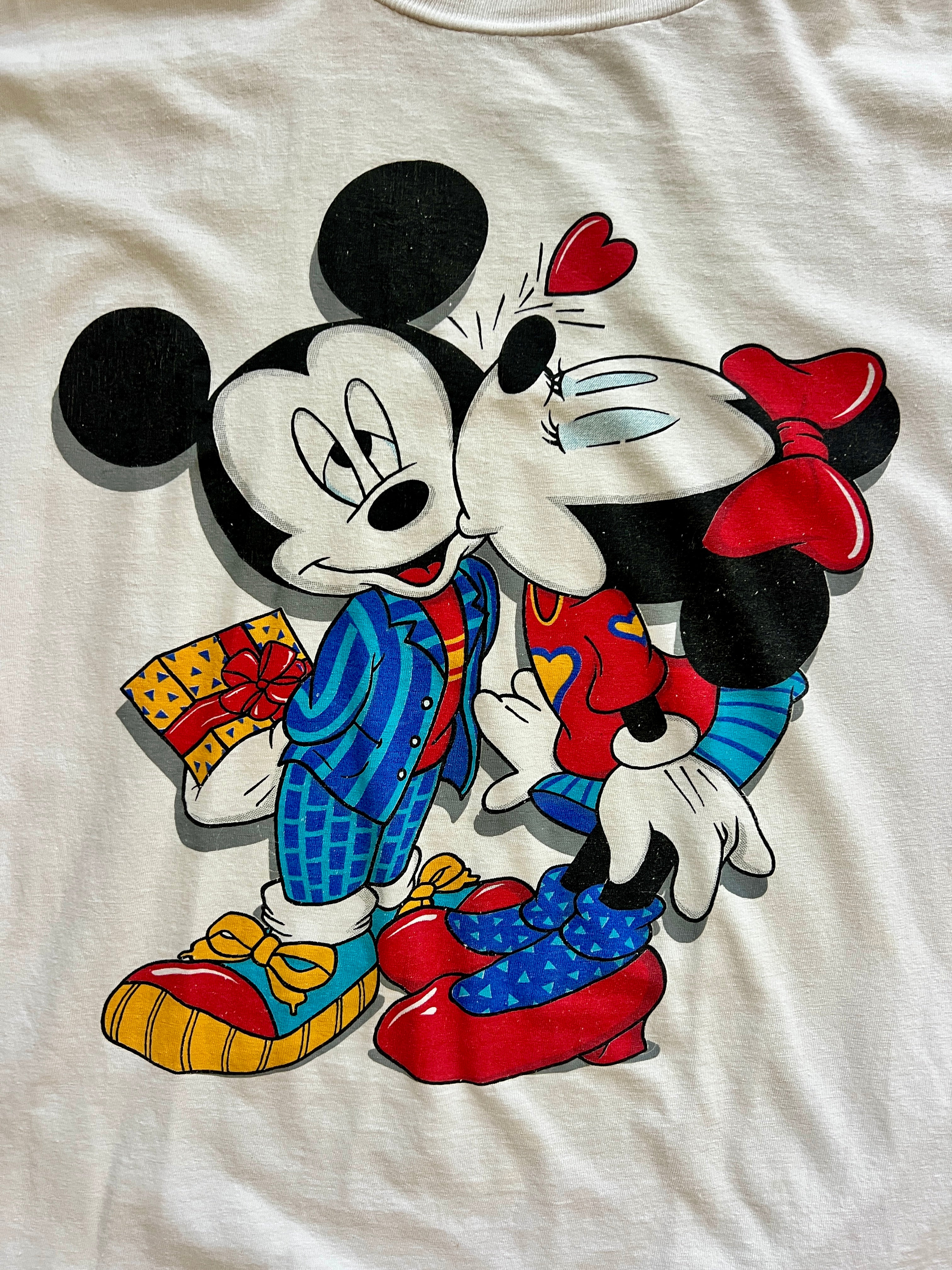 1055 -White Minnie Kissing Mickey Present Shirt - L