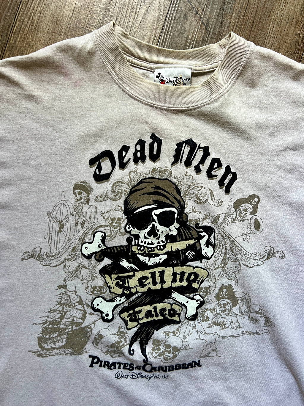 474 -Cream WDW Pirates of the Caribbean Dead Men Tell No Tales Shirt - L