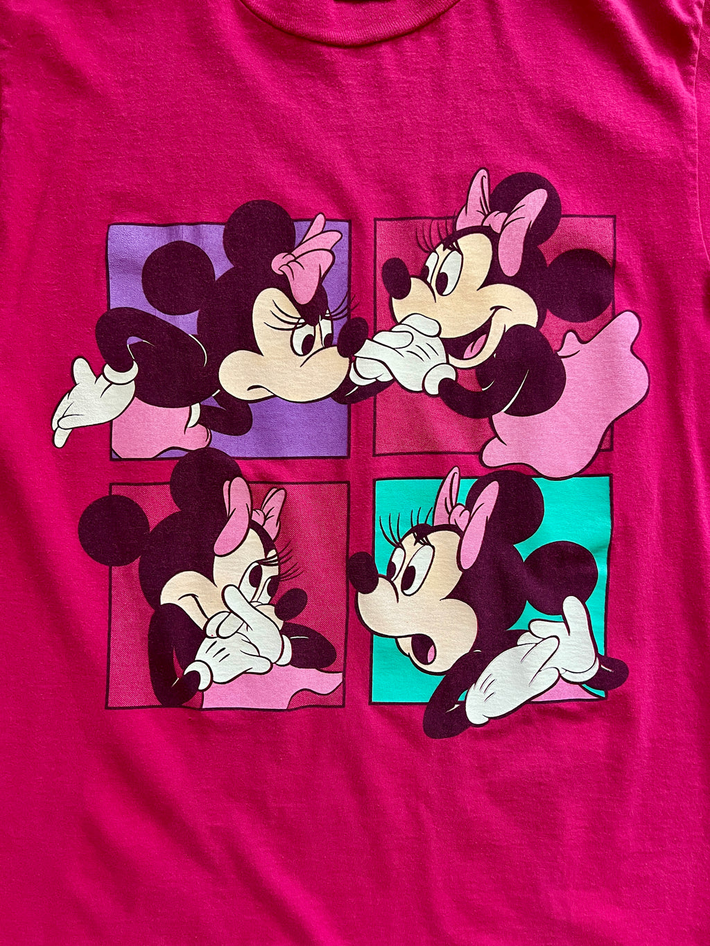 1046 -Red Minnie Range of Emotions Box Shirt - M