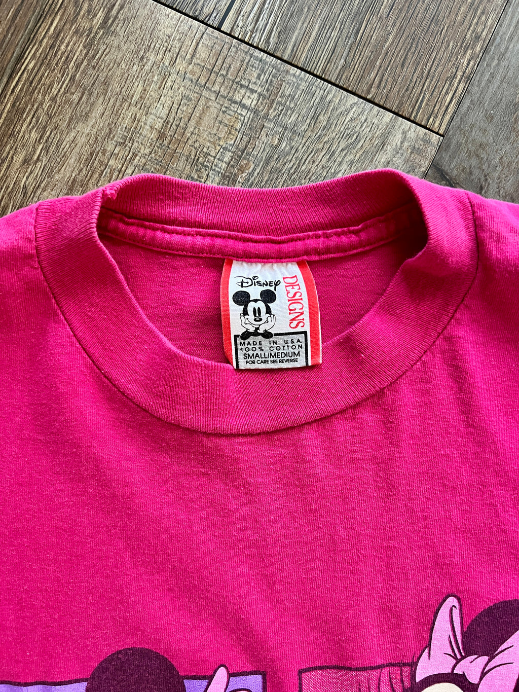 1046 -Red Minnie Range of Emotions Box Shirt - M