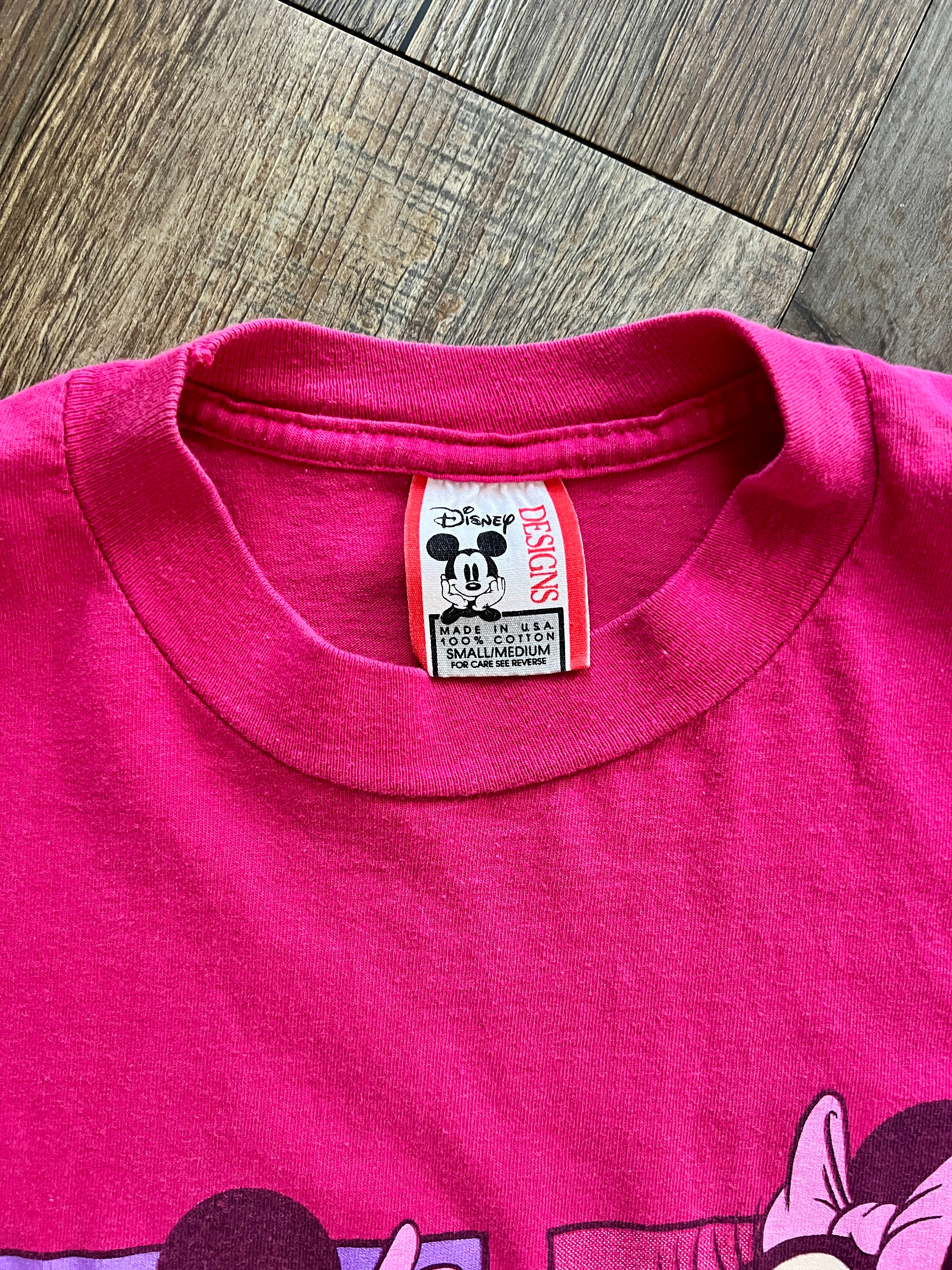 1046 -Red Minnie Range of Emotions Box Shirt - M