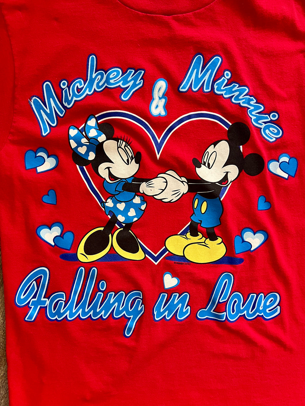 1050 -Red Mickey & Minnie Falling In Love Shirt - L