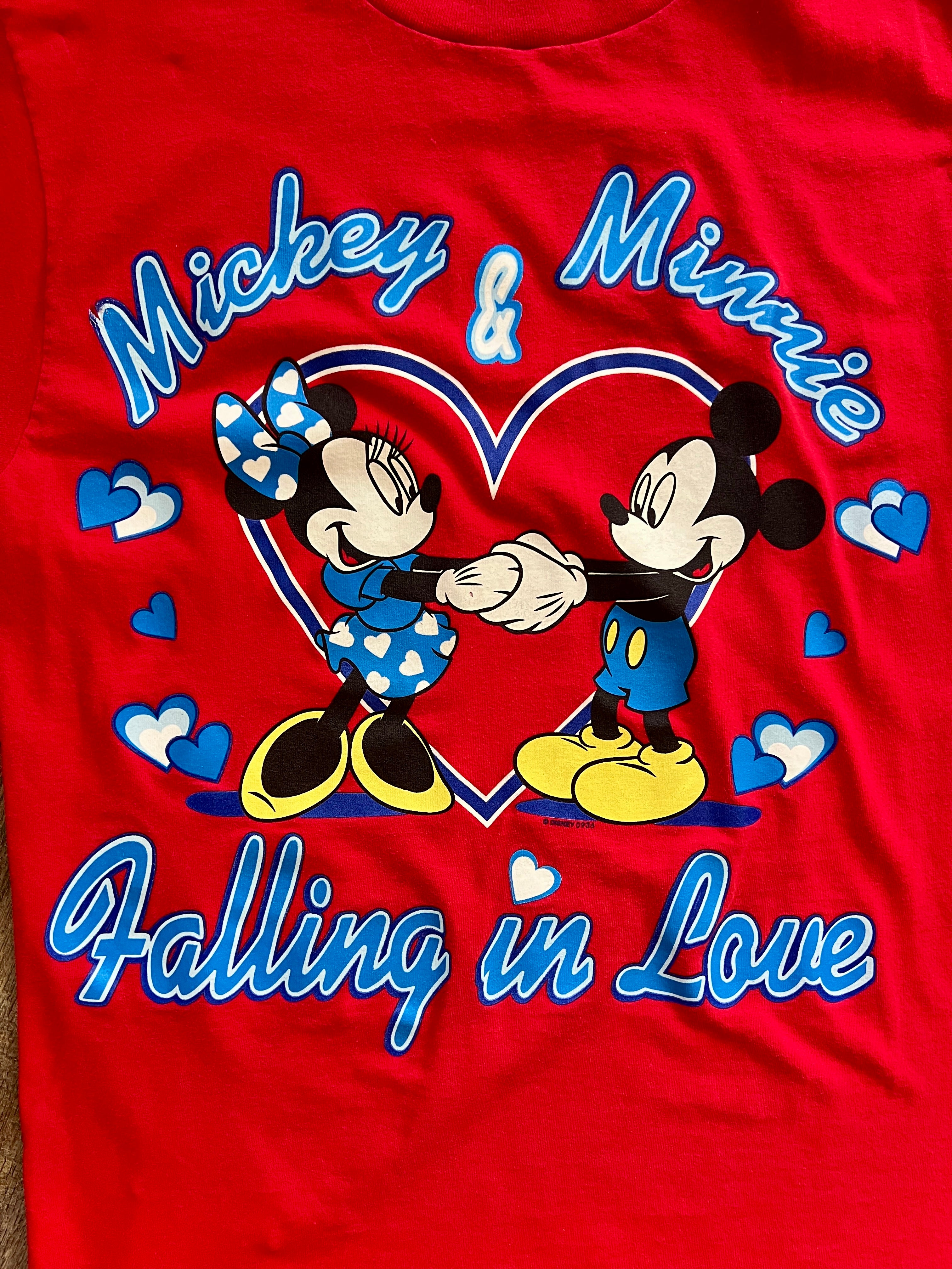 1050 -Red Mickey & Minnie Falling In Love Shirt - L