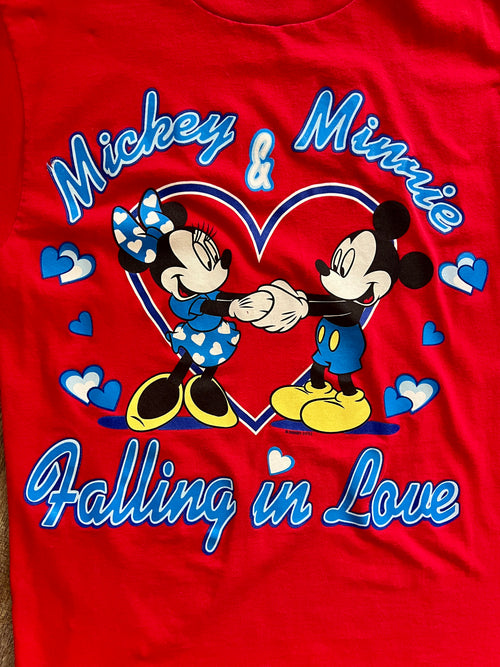 1050 -Red Mickey & Minnie Falling In Love Shirt - L