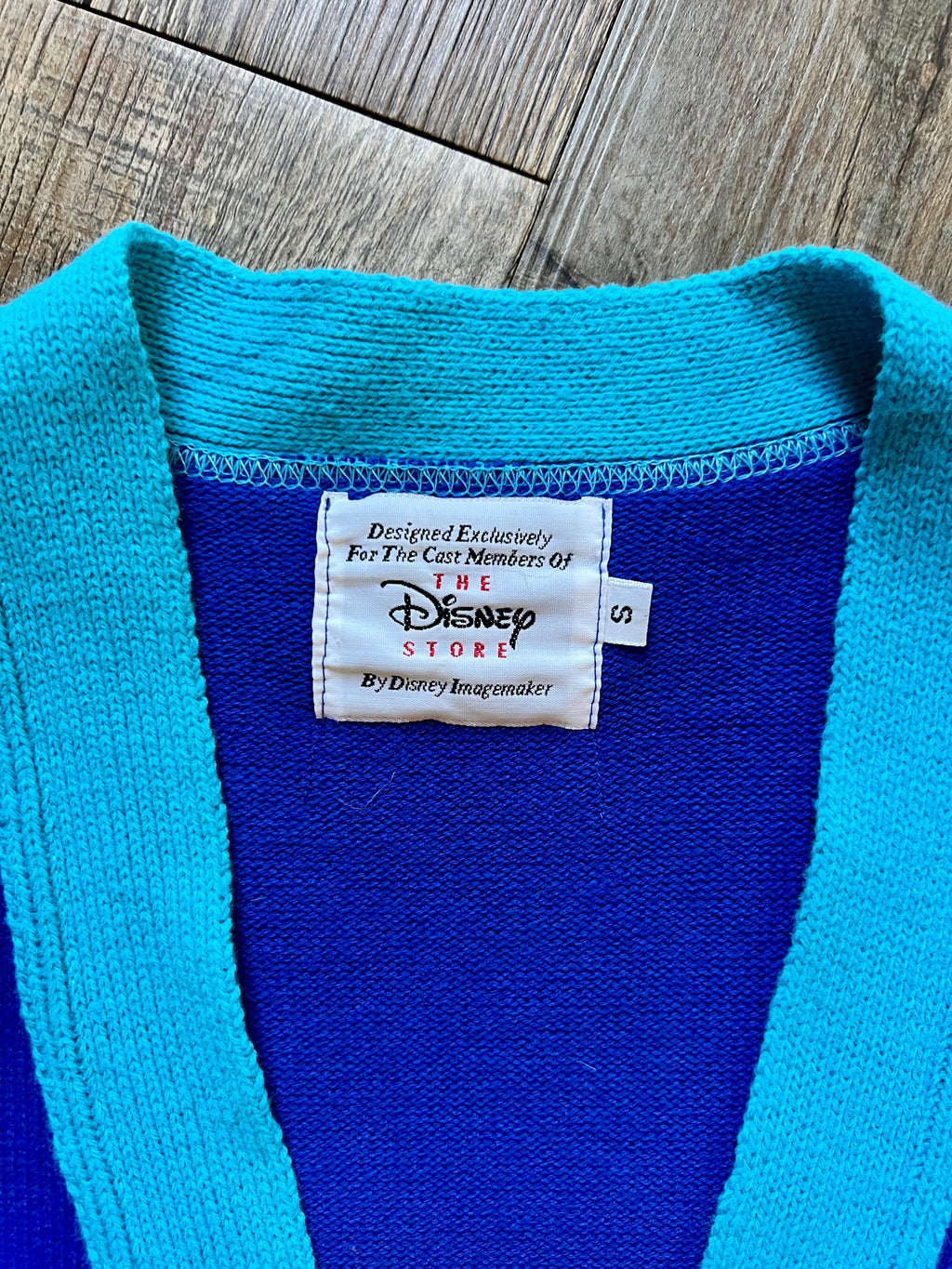 485 -Blue The Disney Store Cast Member Sweater, Nametag, & Disney Store Pin - S