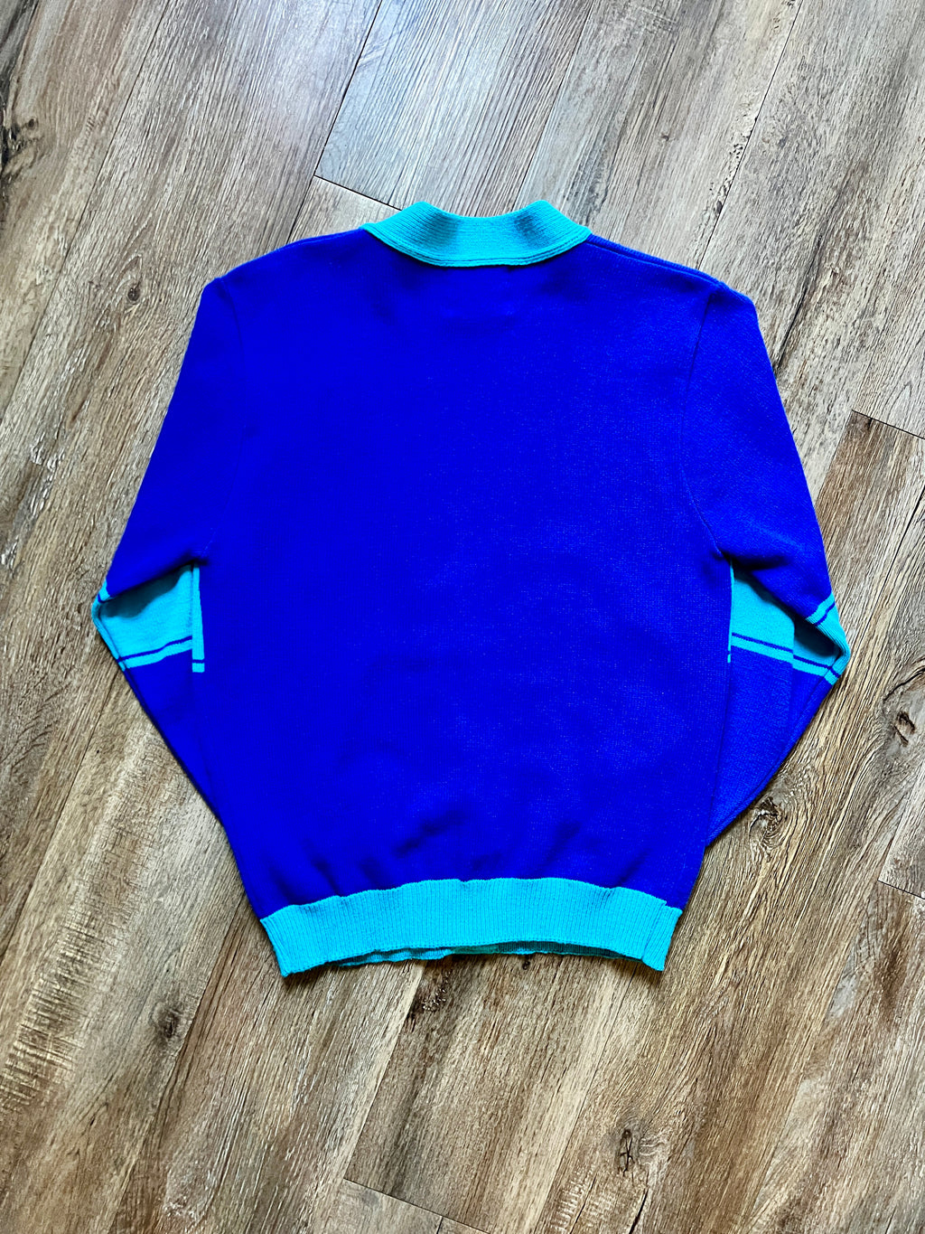 485 -Blue The Disney Store Cast Member Sweater, Nametag, & Disney Store Pin - S