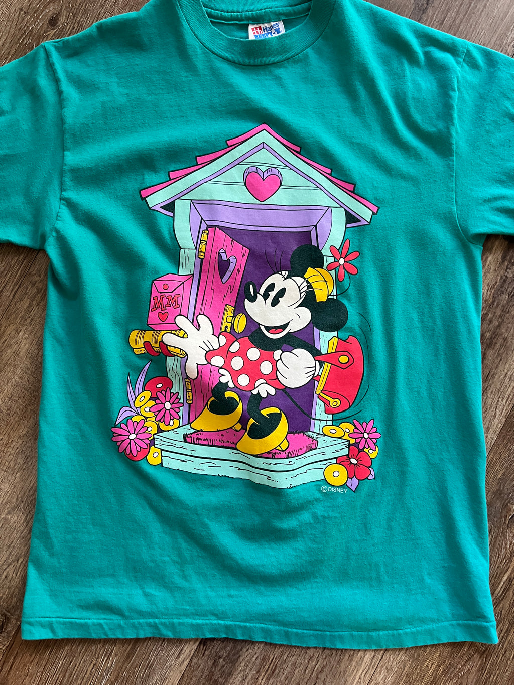 1040 -Green Minnie's House Heart Doorstep Shirt - M