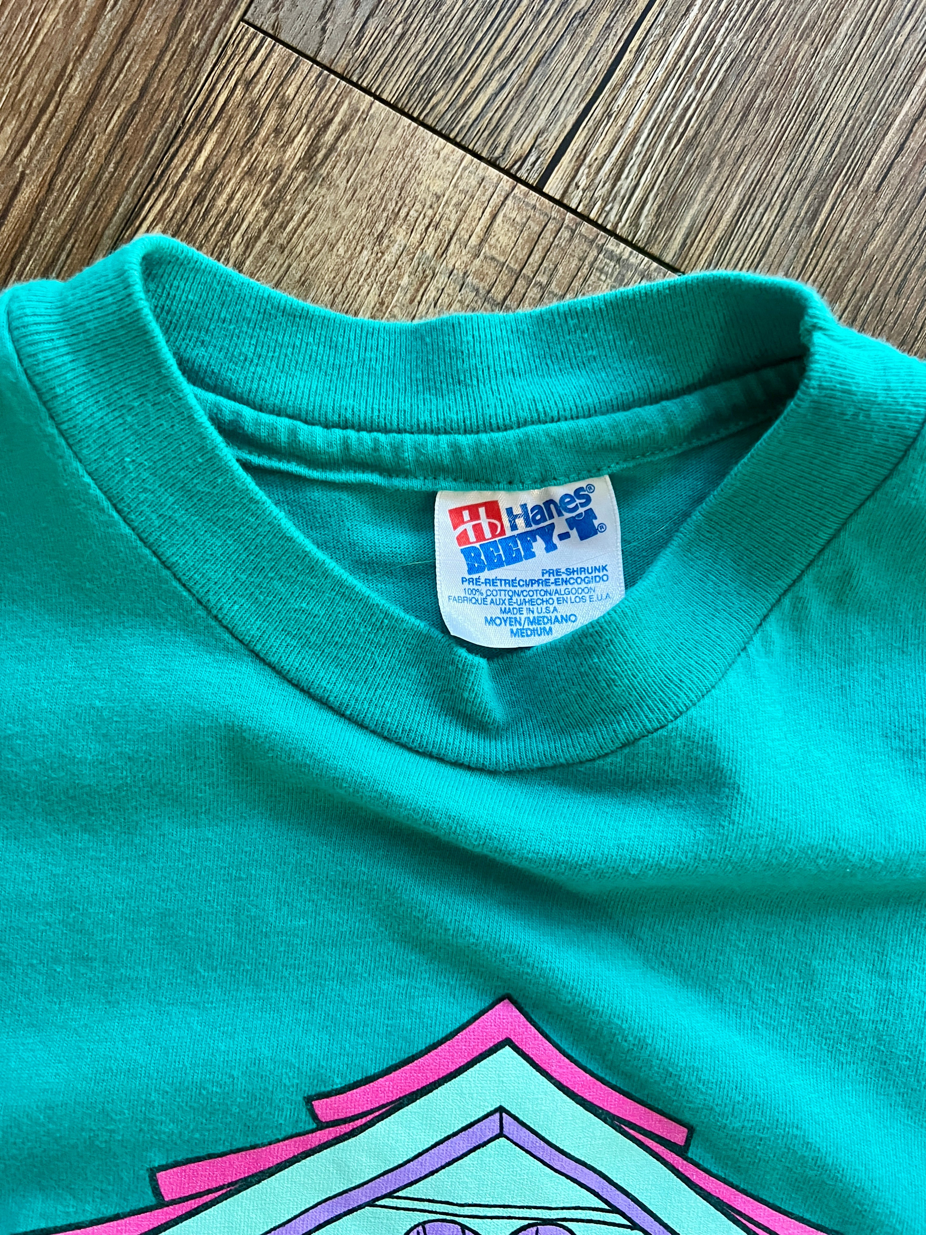 1040 -Green Minnie's House Heart Doorstep Shirt - M