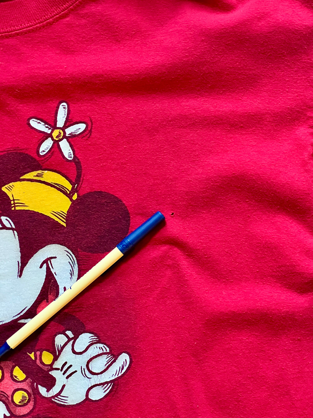 498 -Red Flower Hat Minnie Disneyland Shirt - L