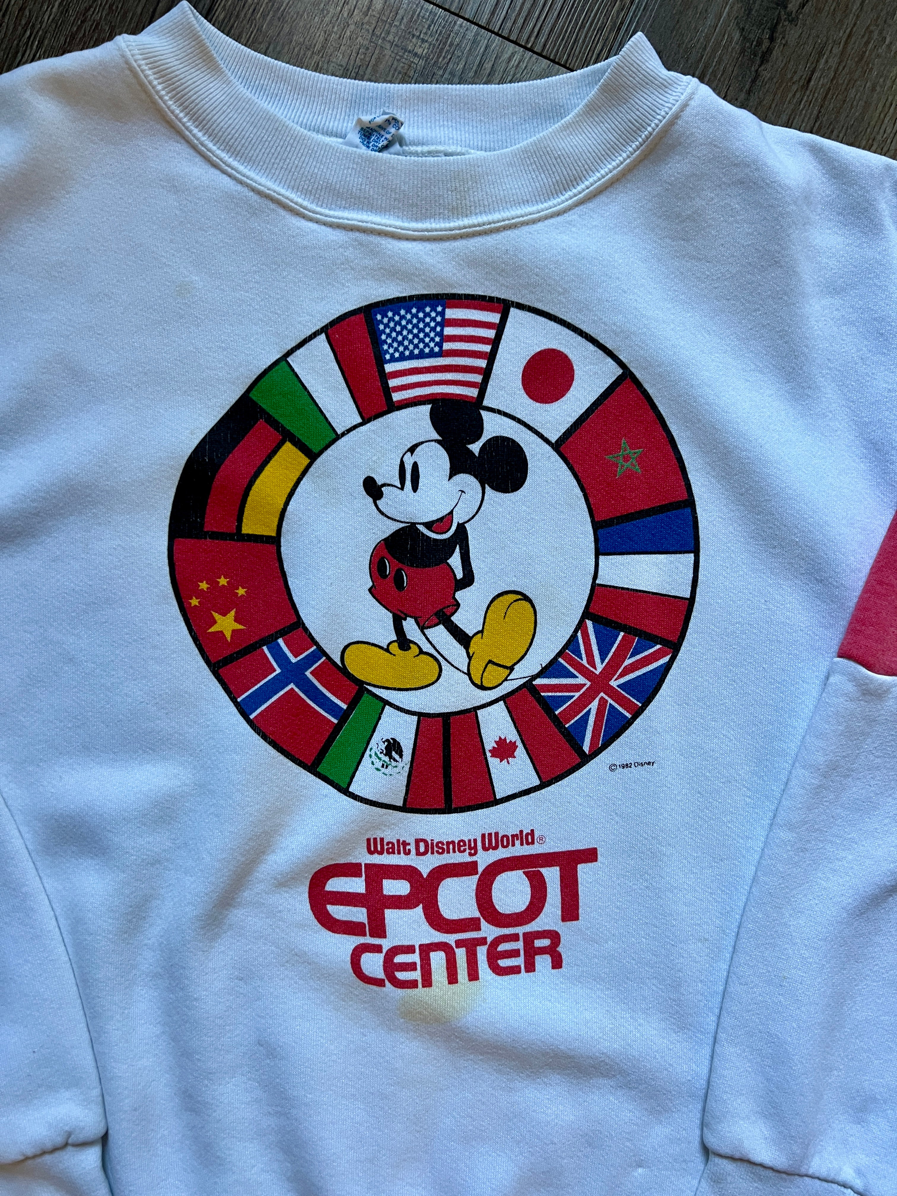 508 -White EPCOT Center Nations Red Sleeve Crewneck - L