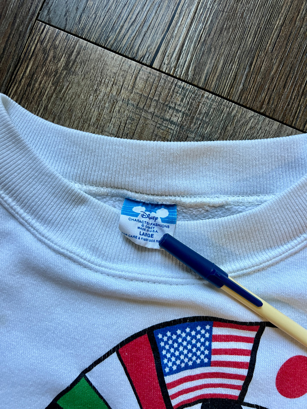 508 -White EPCOT Center Nations Red Sleeve Crewneck - L