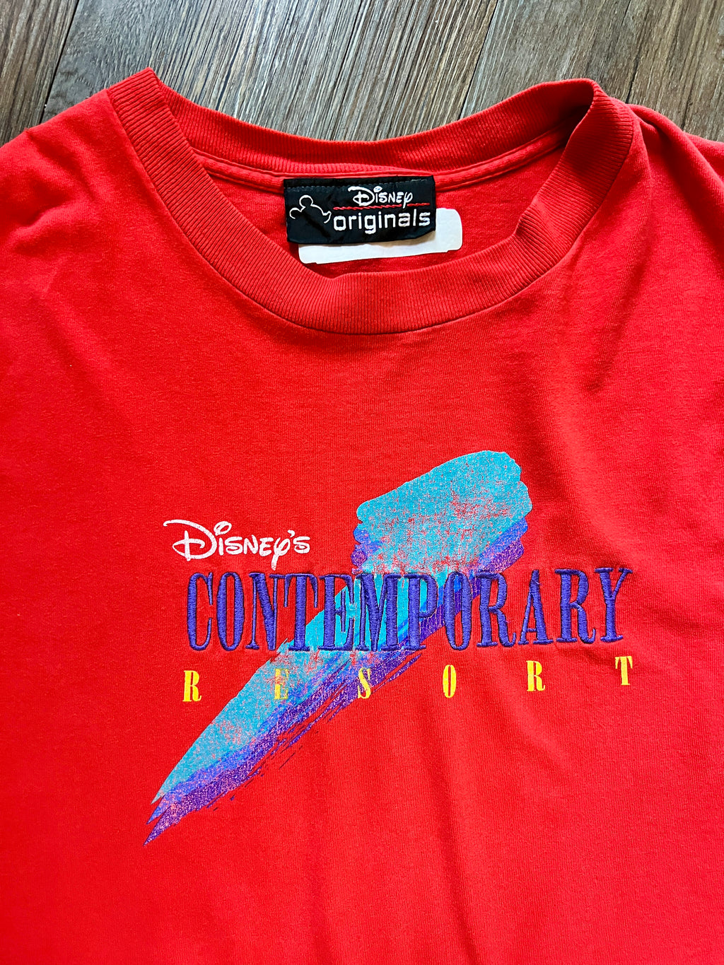515 -Red Embroidered Contemporary Resort Shirt - L