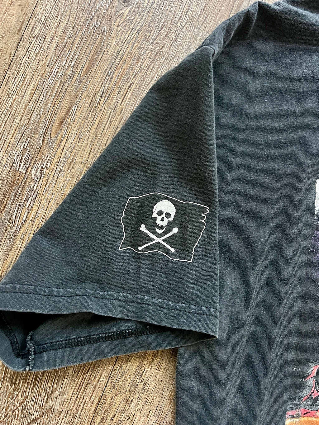 1079 -Black Pirates of the Caribbean Skeleton Steering Box Back Hit Shirt - L