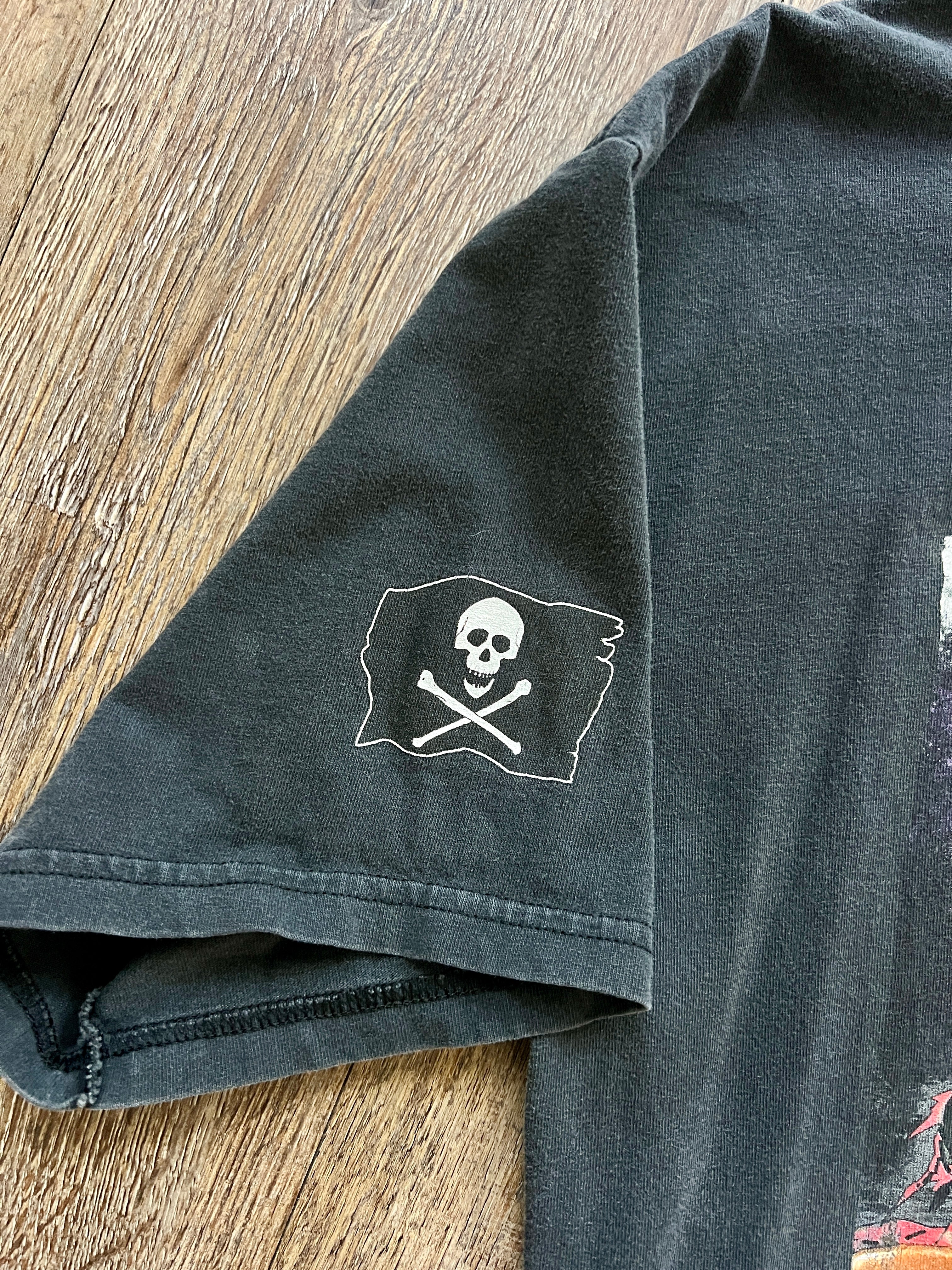 1079 -Black Pirates of the Caribbean Skeleton Steering Box Back Hit Shirt - L