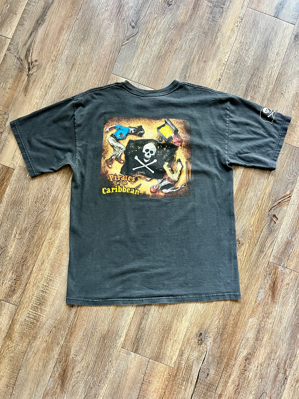 1079 -Black Pirates of the Caribbean Skeleton Steering Box Back Hit Shirt - L