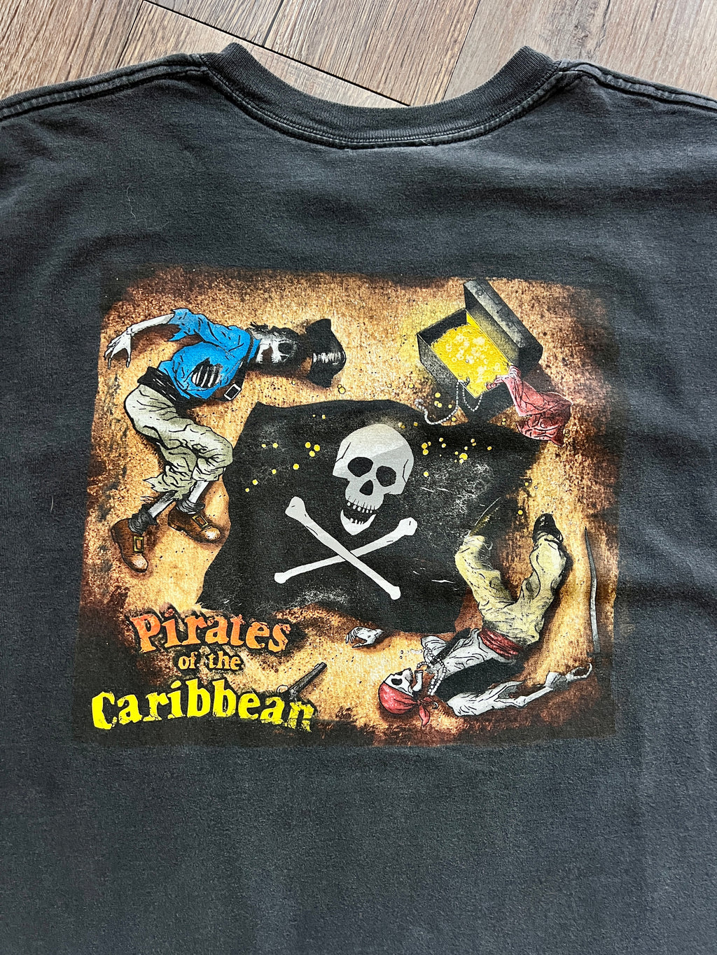 1079 -Black Pirates of the Caribbean Skeleton Steering Box Back Hit Shirt - L