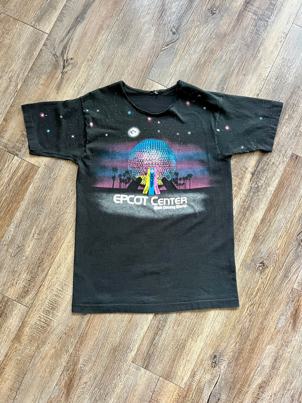 1082 -Black 1982 EPCOT Center Starry Thrashed Neck Shirt - NT / M