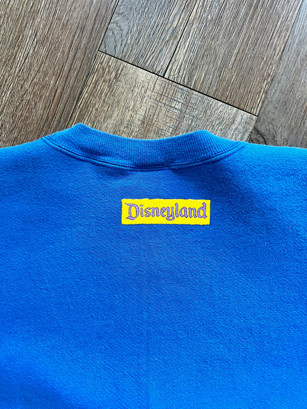 1083 -Blue Angry Donald Scratching Head Disneyland Crewneck - NT / XL