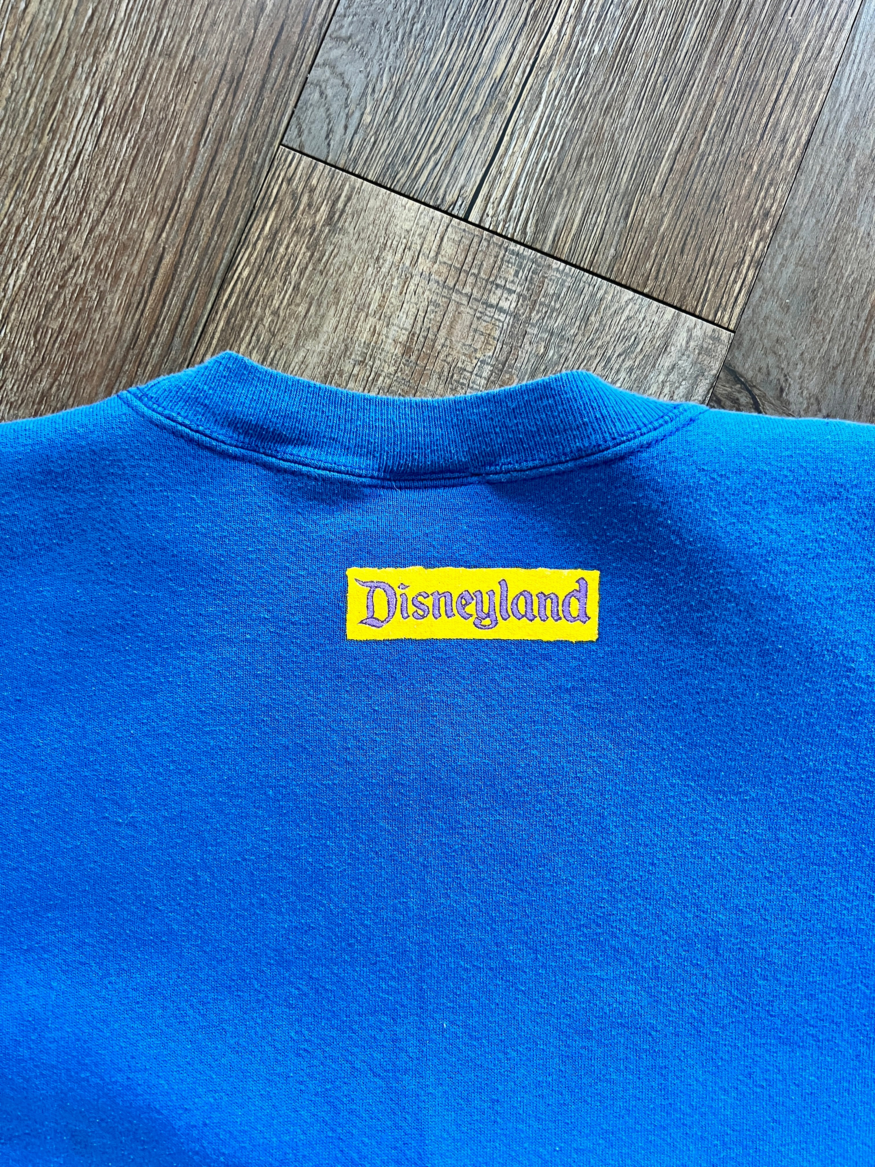 1083 -Blue Angry Donald Scratching Head Disneyland Crewneck - NT / XL