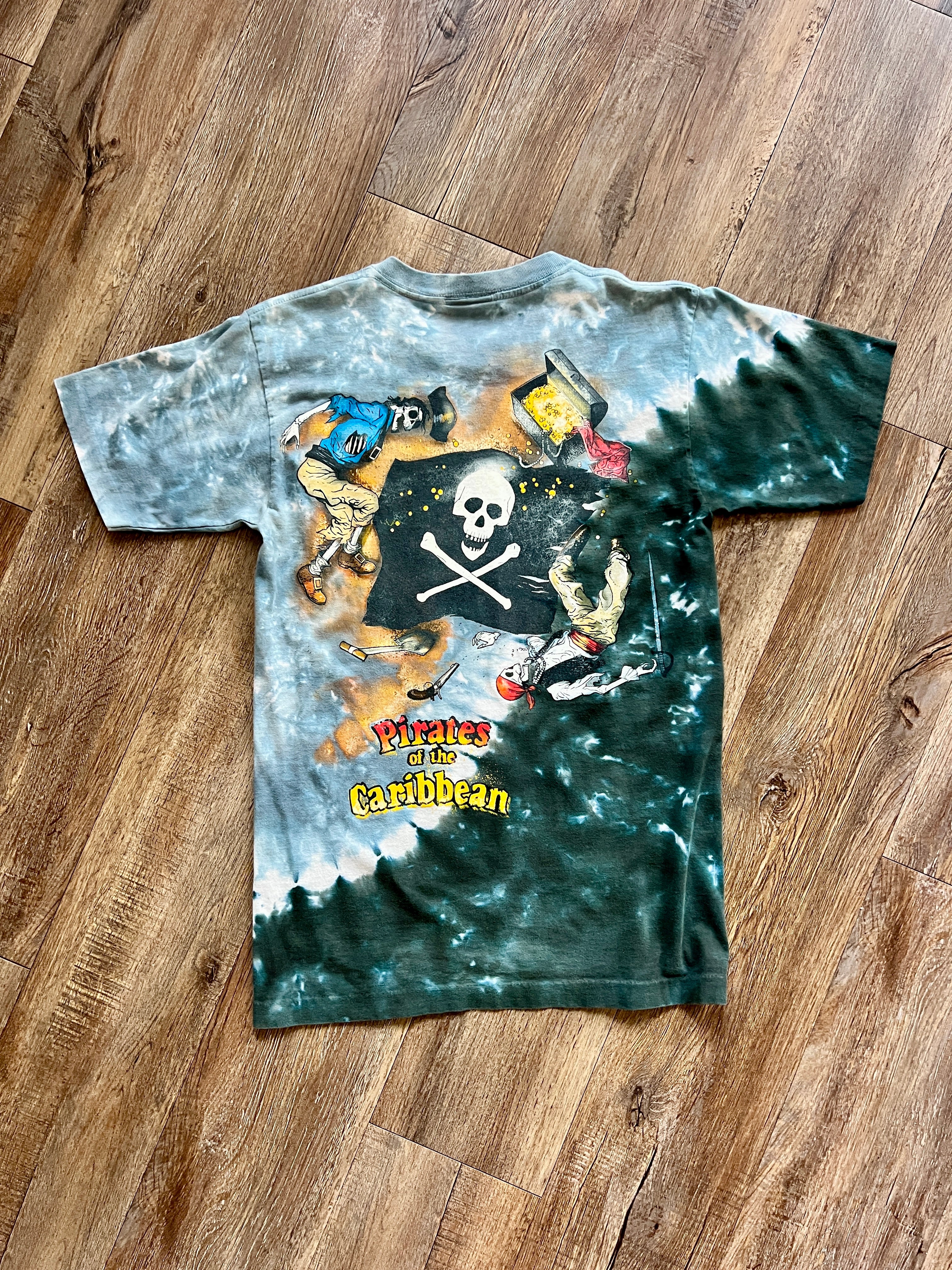 1085 -Grey & Dark Teal Tie-Dye Skeleton Sailor Pirates of the Caribbean Back Map Hit Shirt - S