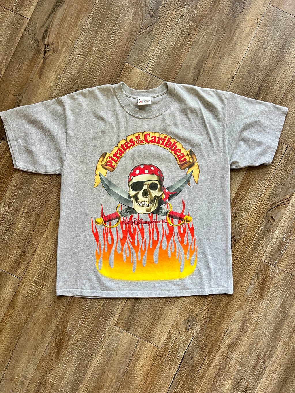 1089 -Grey Skull & Sword Flames Pirates of the Caribbean Shirt - XL