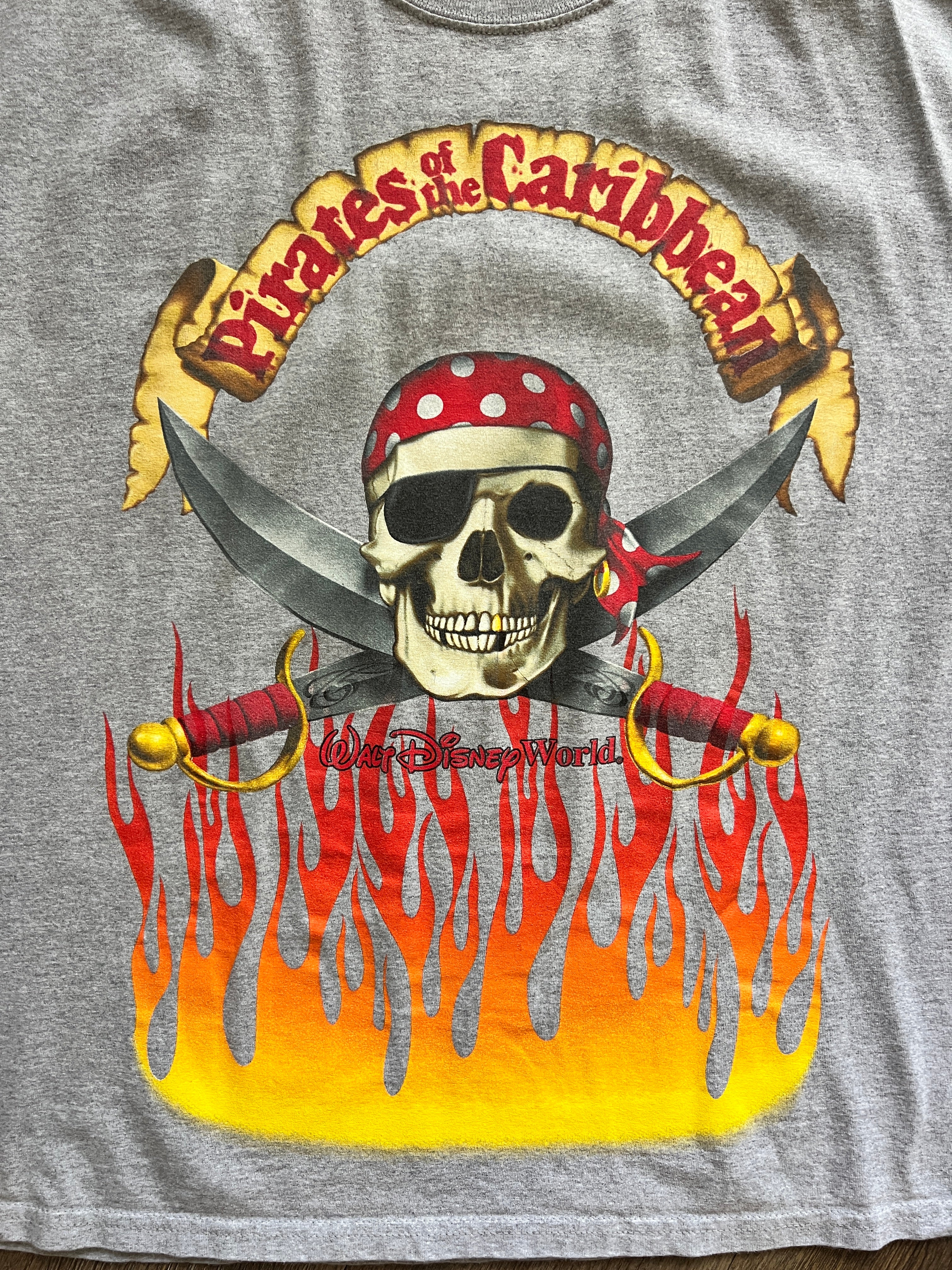 1089 -Grey Skull & Sword Flames Pirates of the Caribbean Shirt - XL