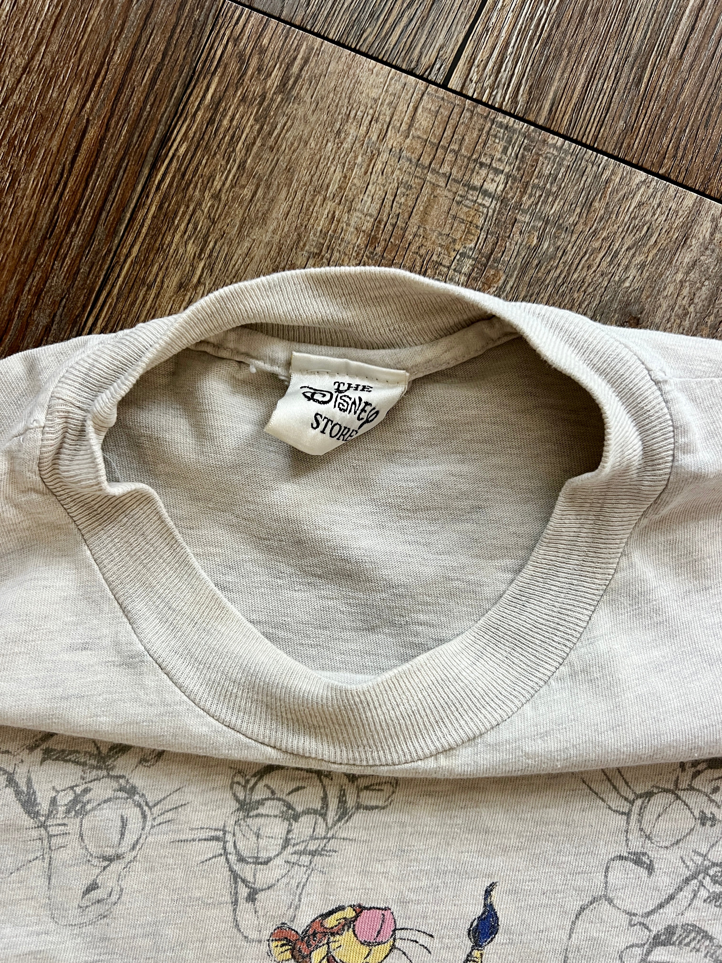 1060 -Grey Sketch Tigger Certified Character Shirt - L