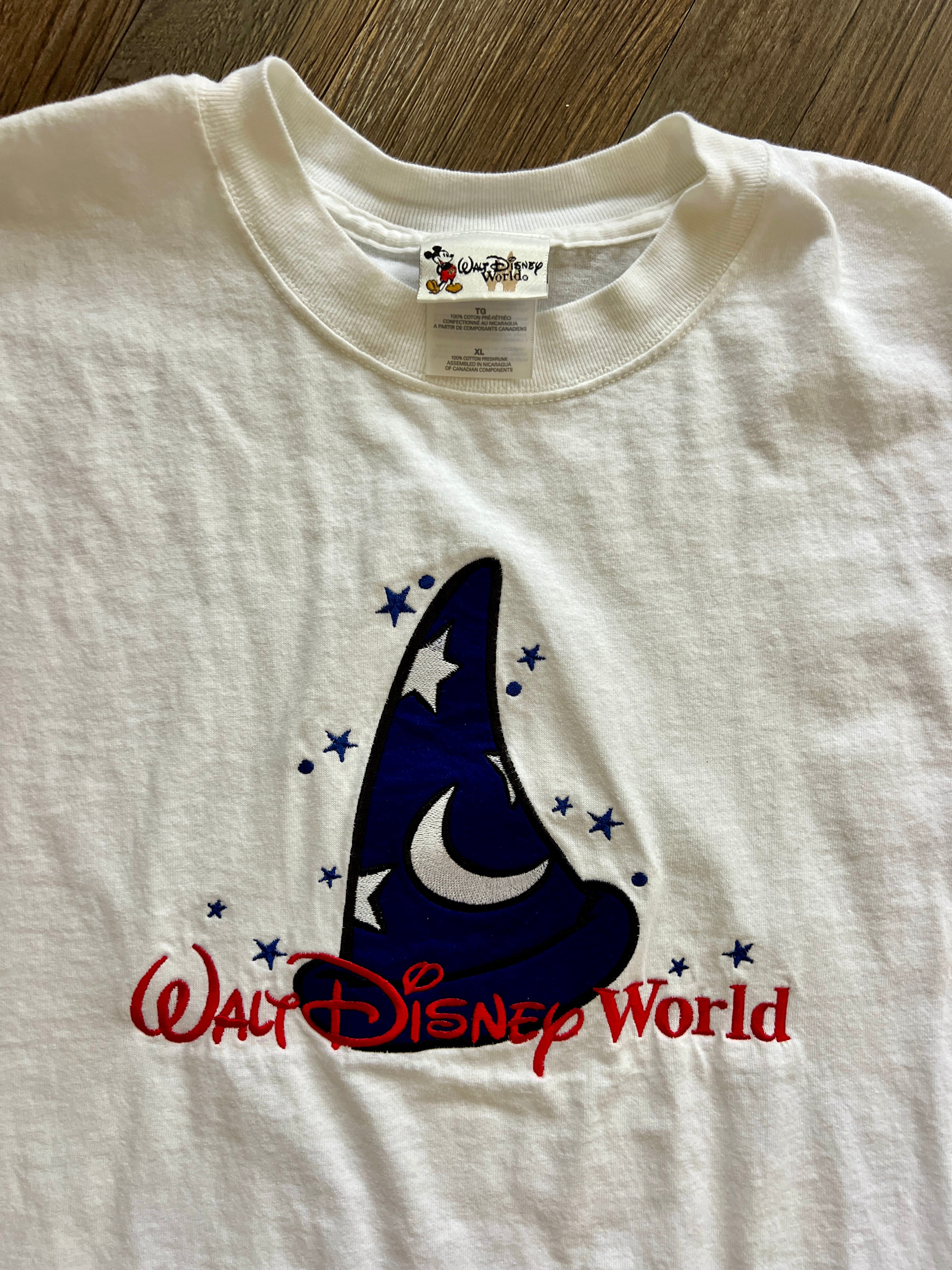 1097 -White Embroidered Sorcerer Mickey Hat WDW Shirt - XL