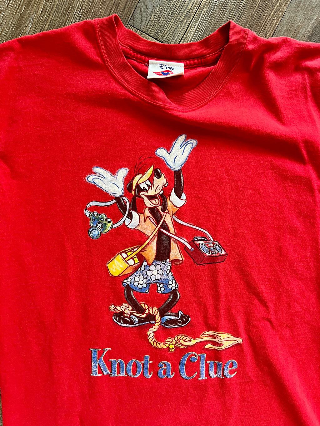 1110 -Red Tourist Goofy Knot A Clue DCL Shirt - L
