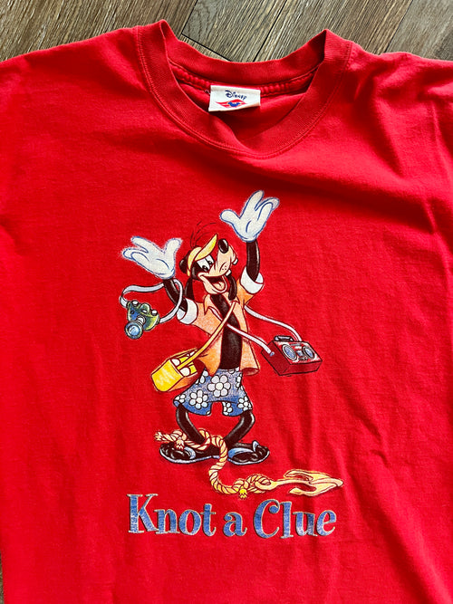 1110 -Red Tourist Goofy Knot A Clue DCL Shirt - L