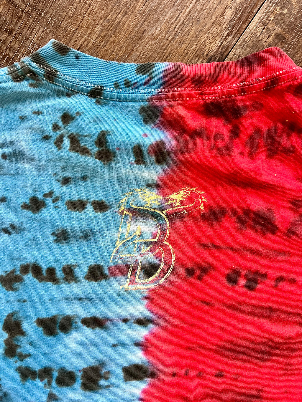 1385 - Red & Blue Tie-Dye Dueling Dragons Tee - NT / XL