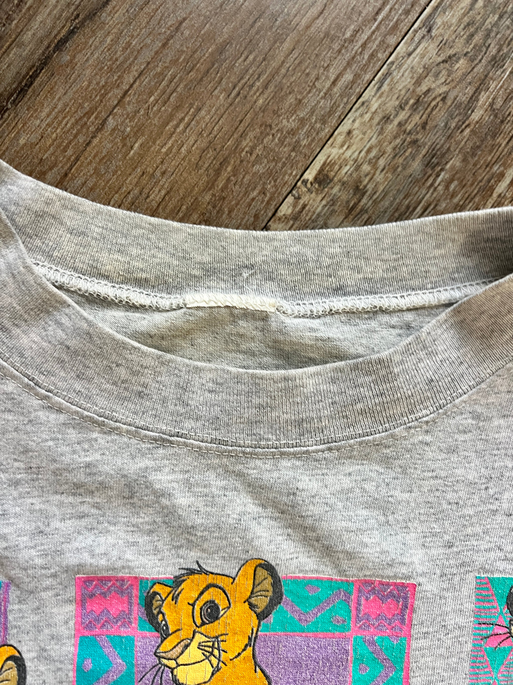 1391 - Grey The Lion King Block Crop Shirt - NT / XL