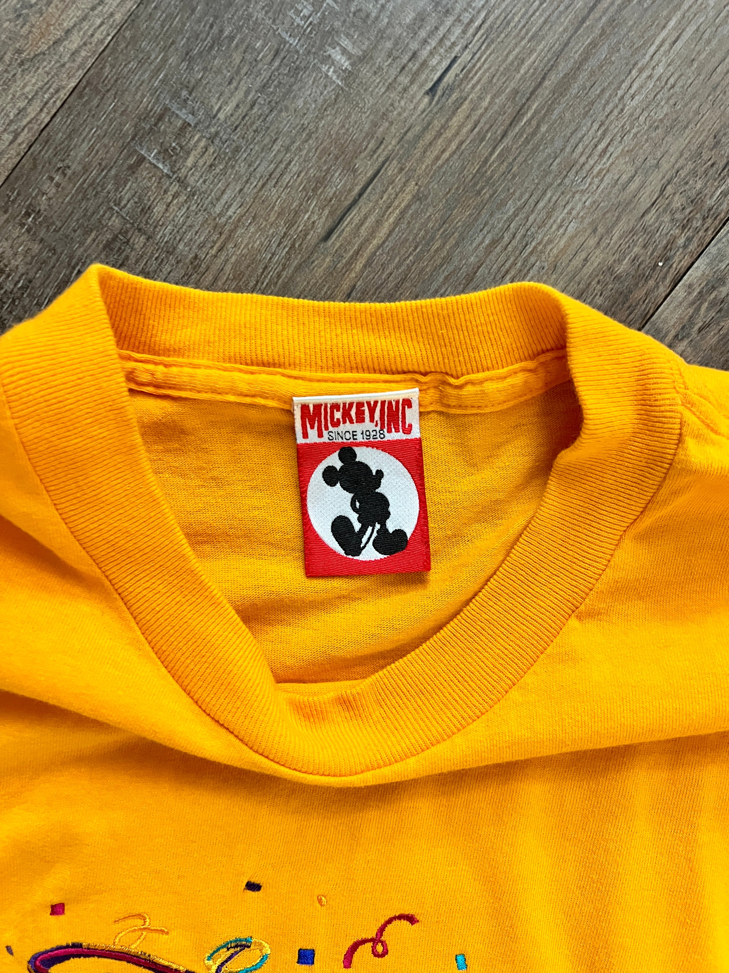 1400 - Gold Embroidered WDW Confetti Tee - L