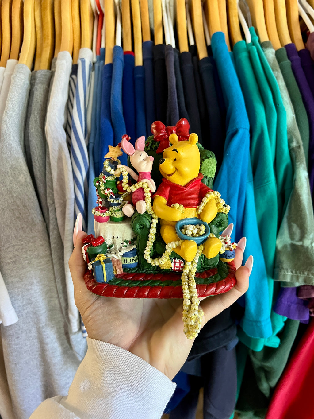 617 -WTP & Piglet Popcorn Garland Stocking Hanger