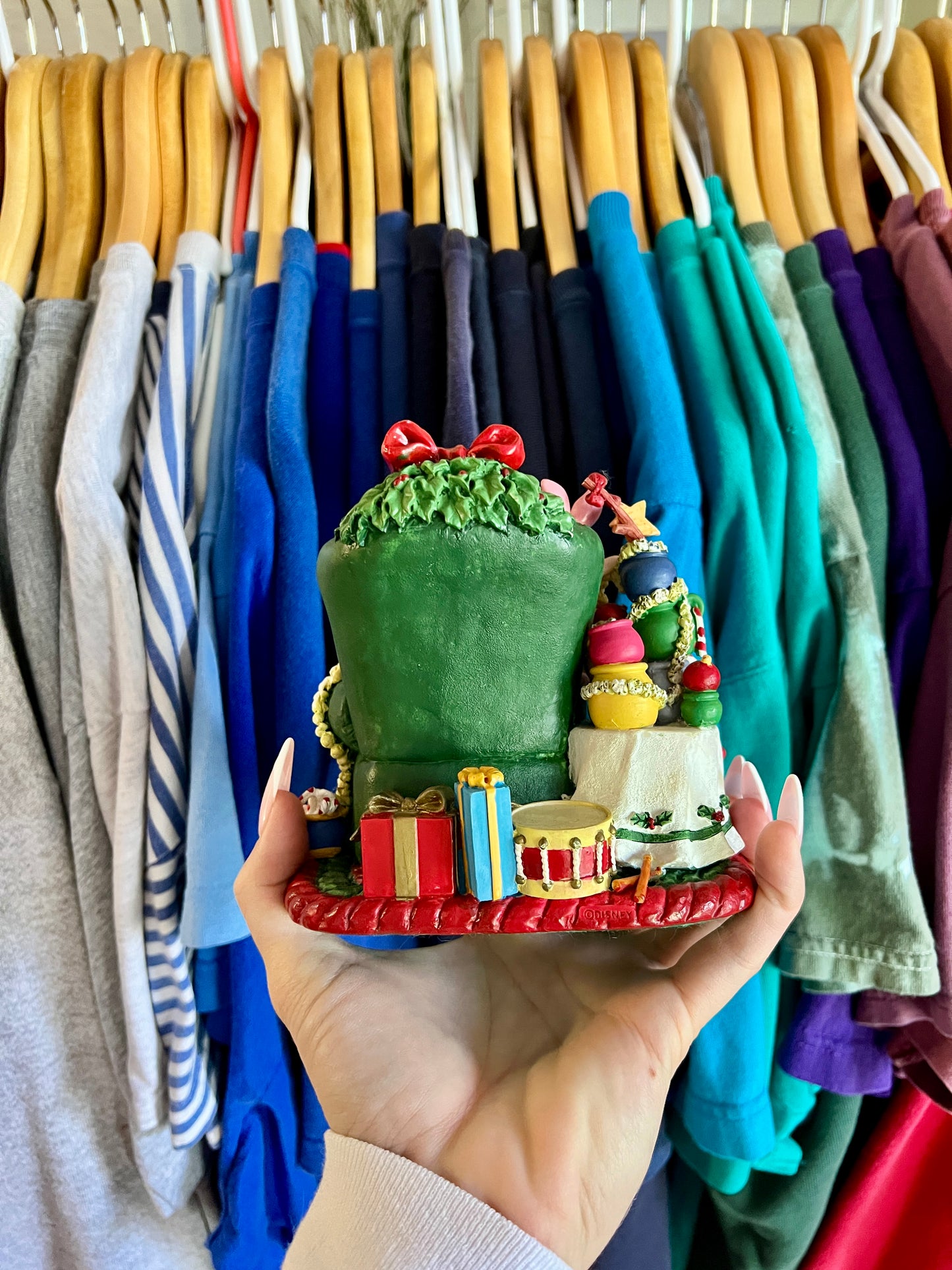 617 -WTP & Piglet Popcorn Garland Stocking Hanger