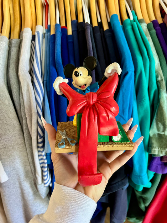 619 -Mickey Unlimited Mickey Wrapping Present Stocking Hanger