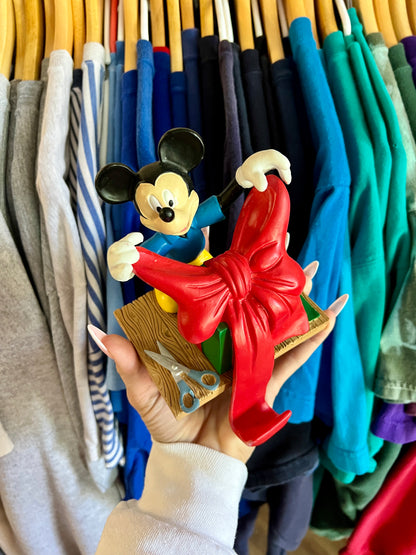 619 -Mickey Unlimited Mickey Wrapping Present Stocking Hanger