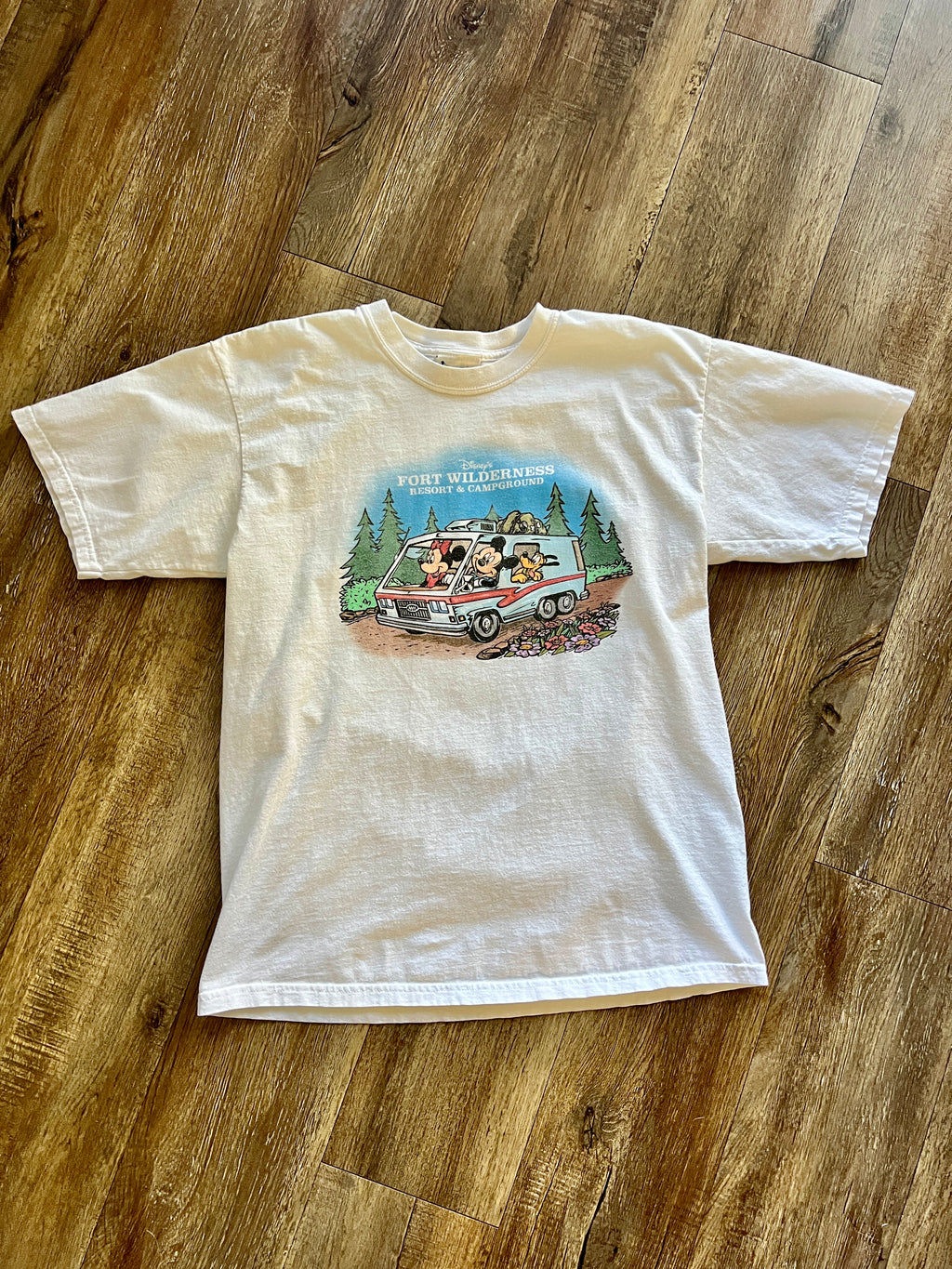 1133 -White Fort Wilderness Mickey & Minnie Camper Shirt - L